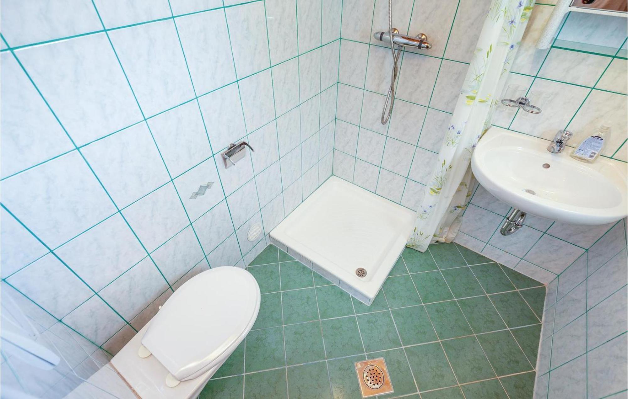 1 Bedroom Cozy Apartment In ツリクヴェニツァ エクステリア 写真