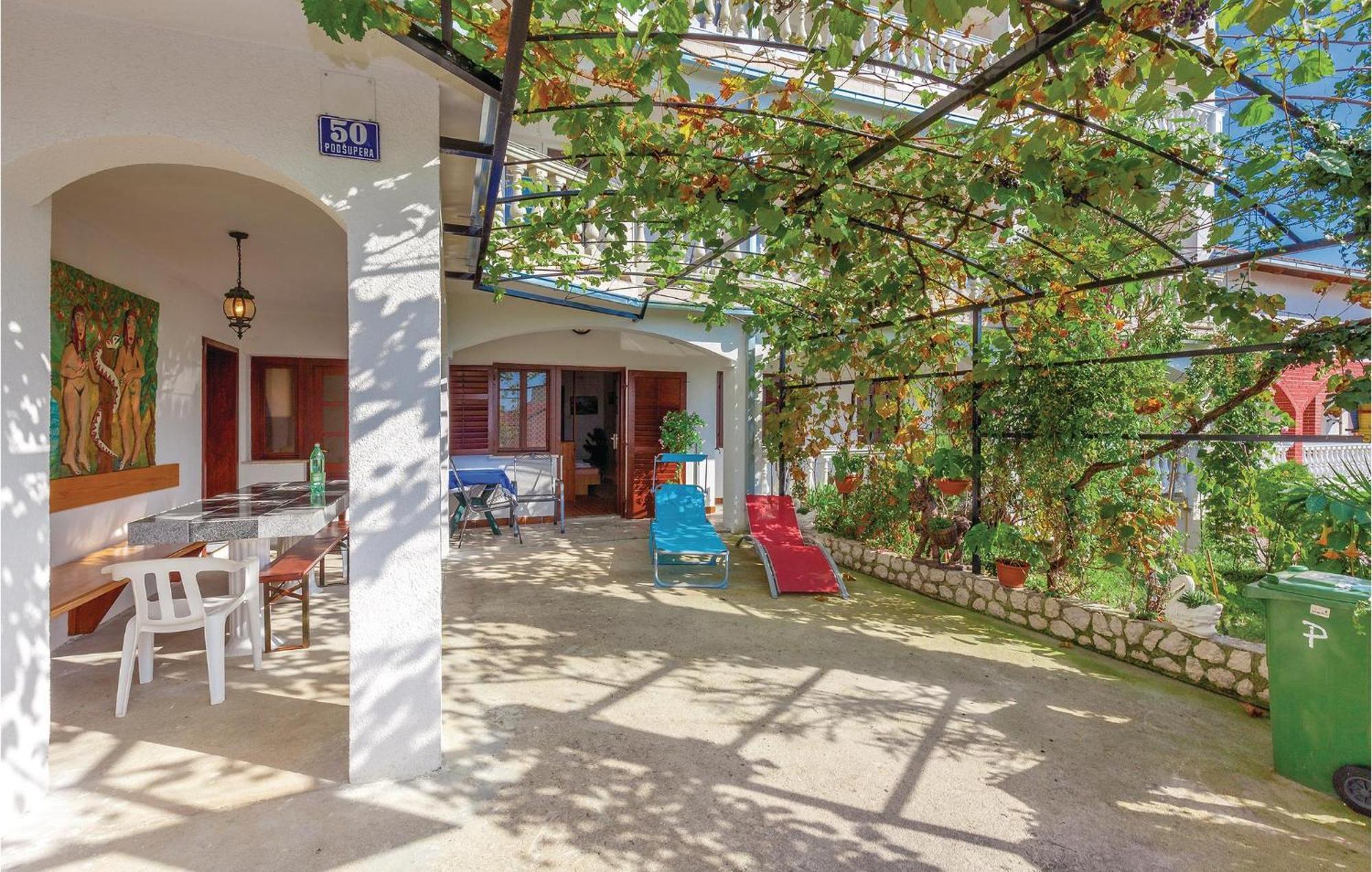 1 Bedroom Cozy Apartment In ツリクヴェニツァ エクステリア 写真