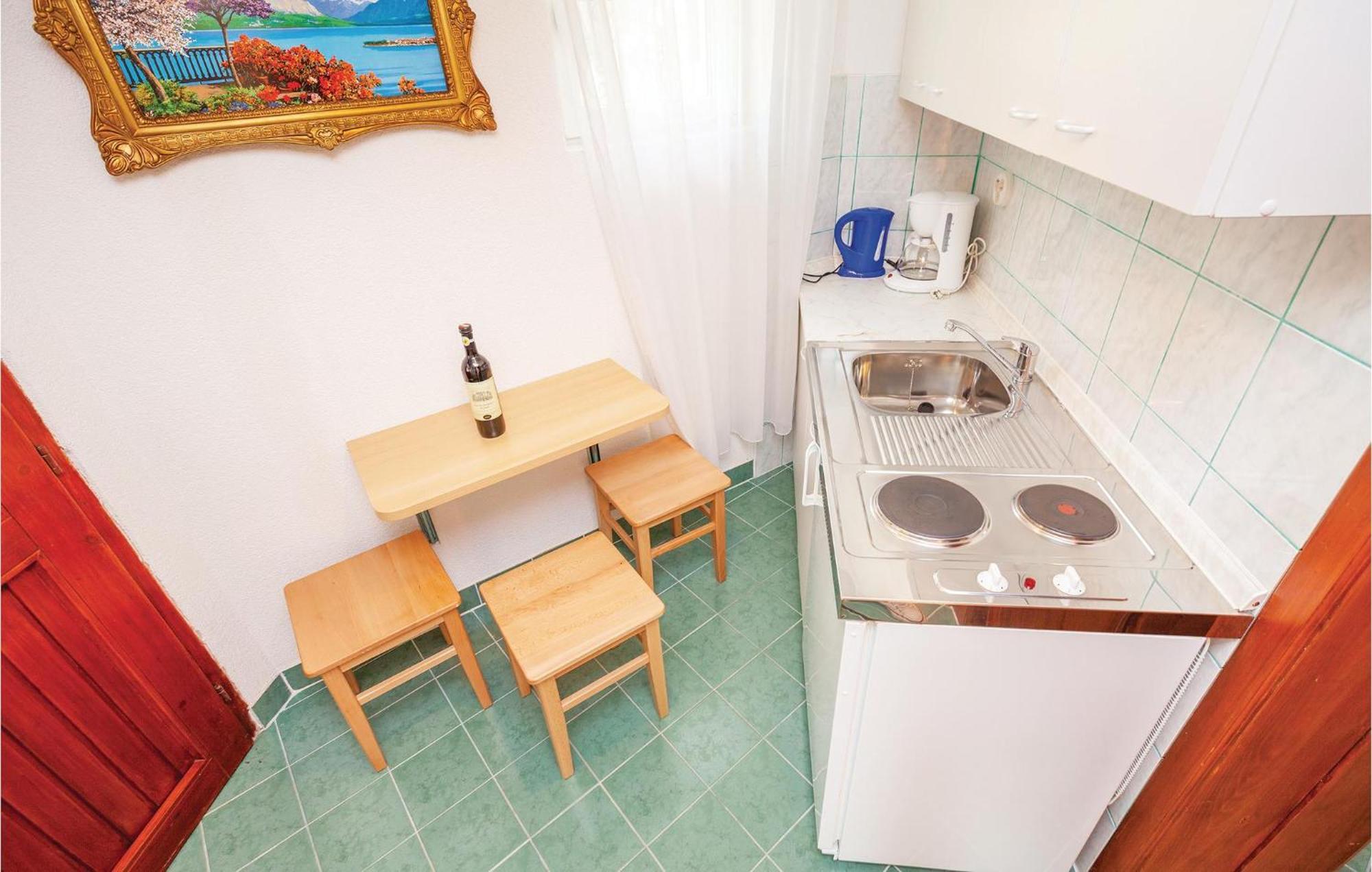 1 Bedroom Cozy Apartment In ツリクヴェニツァ エクステリア 写真